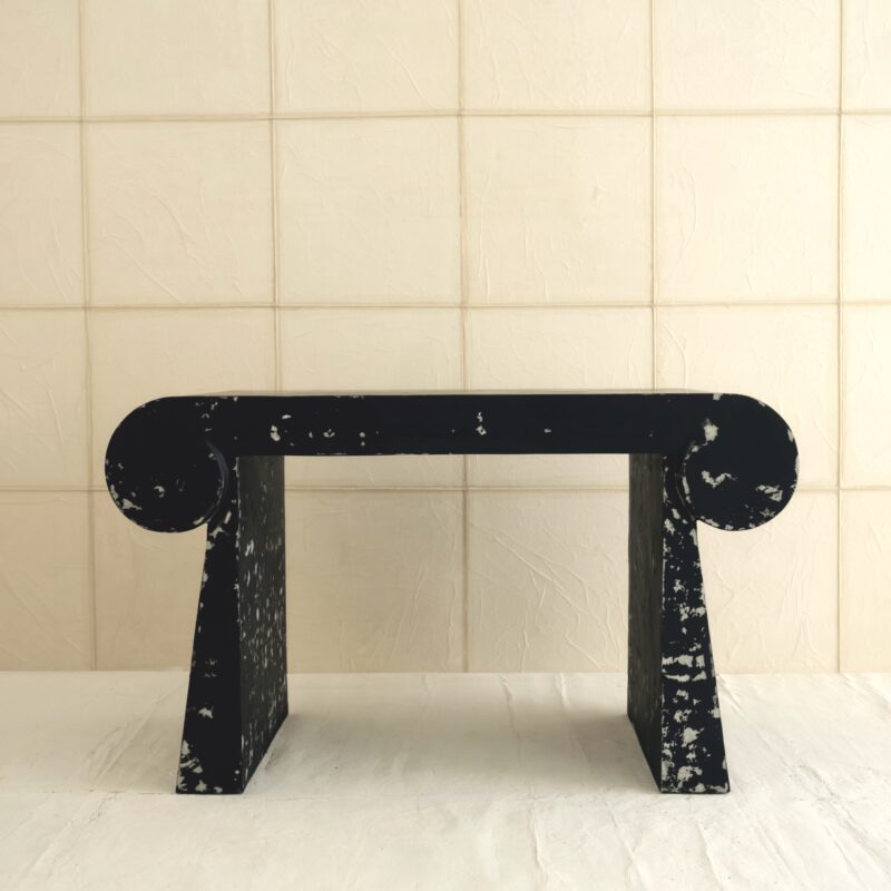 JÔNICO TABLE
